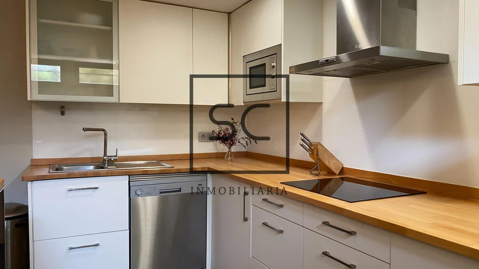 La perfecta combinación de naturaleza y comodidad en este adosado de iñás, oleiros