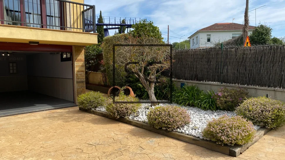 La perfecta combinación de naturaleza y comodidad en este adosado de iñás, oleiros