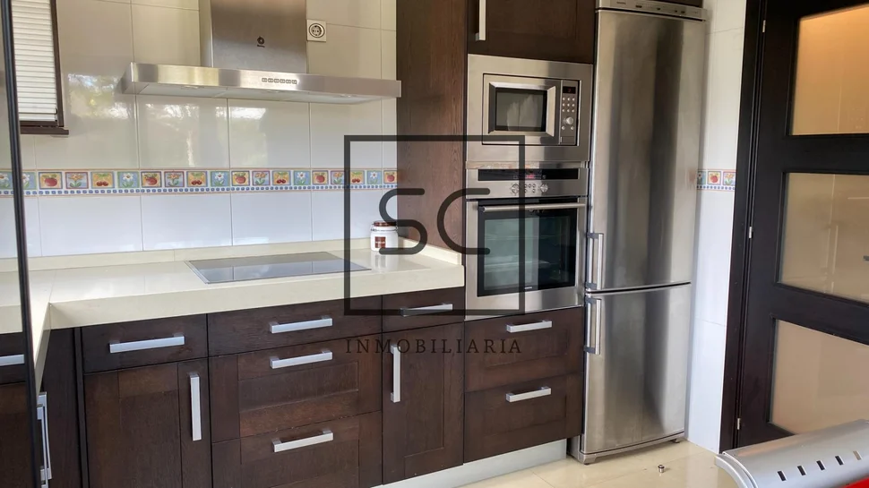 La perfecta combinación de naturaleza y comodidad en este adosado de iñás, oleiros