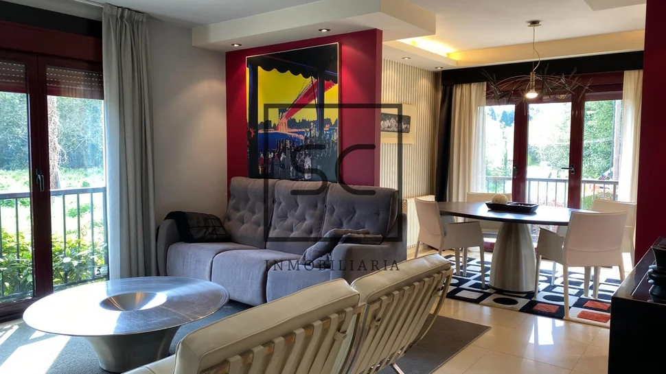 La perfecta combinación de naturaleza y comodidad en este adosado de iñás, oleiros