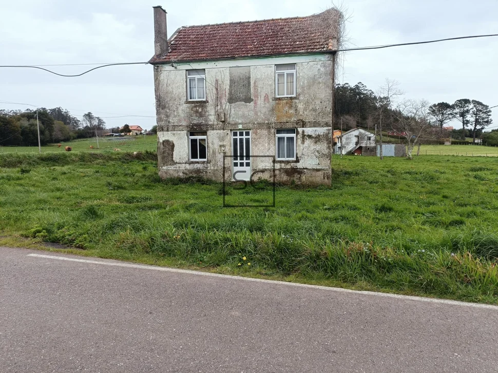 Terreno edificable con casa para reformar