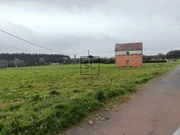 Terreno edificable con casa para reformar