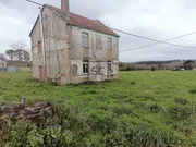 Terreno edificable con casa para reformar