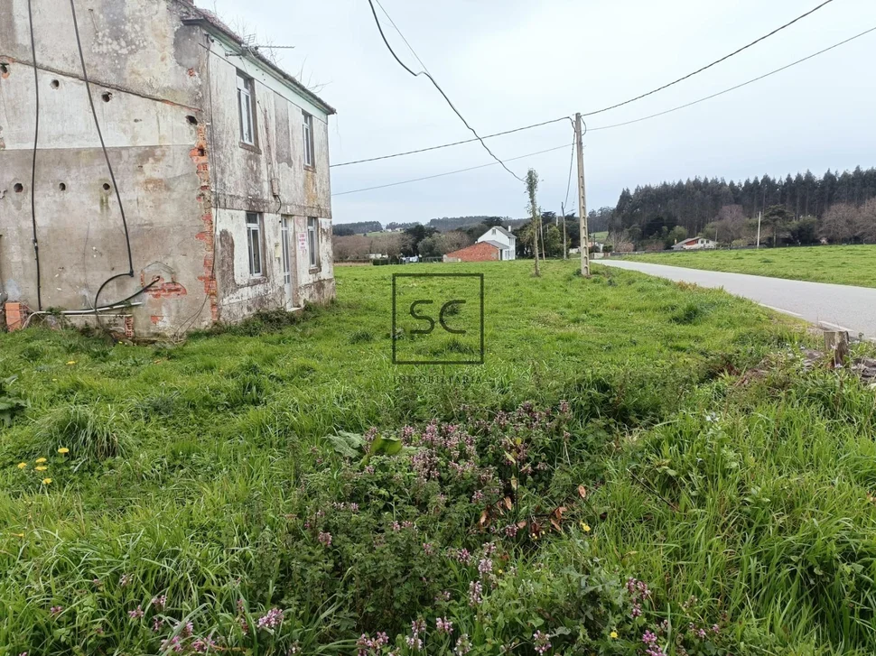 Terreno edificable con casa para reformar