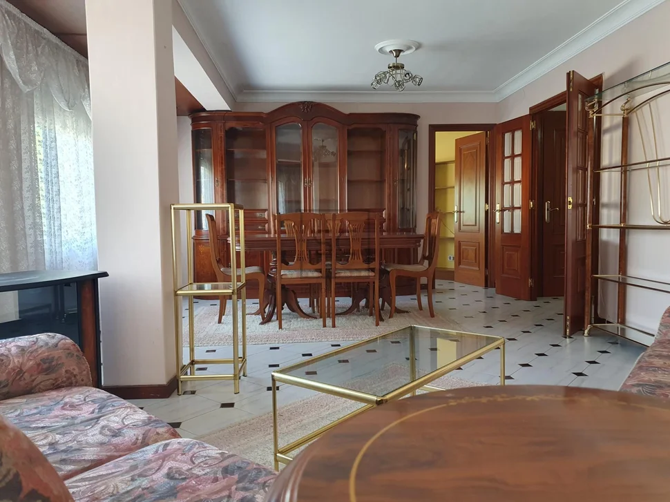 Piso con una pequeña terraza