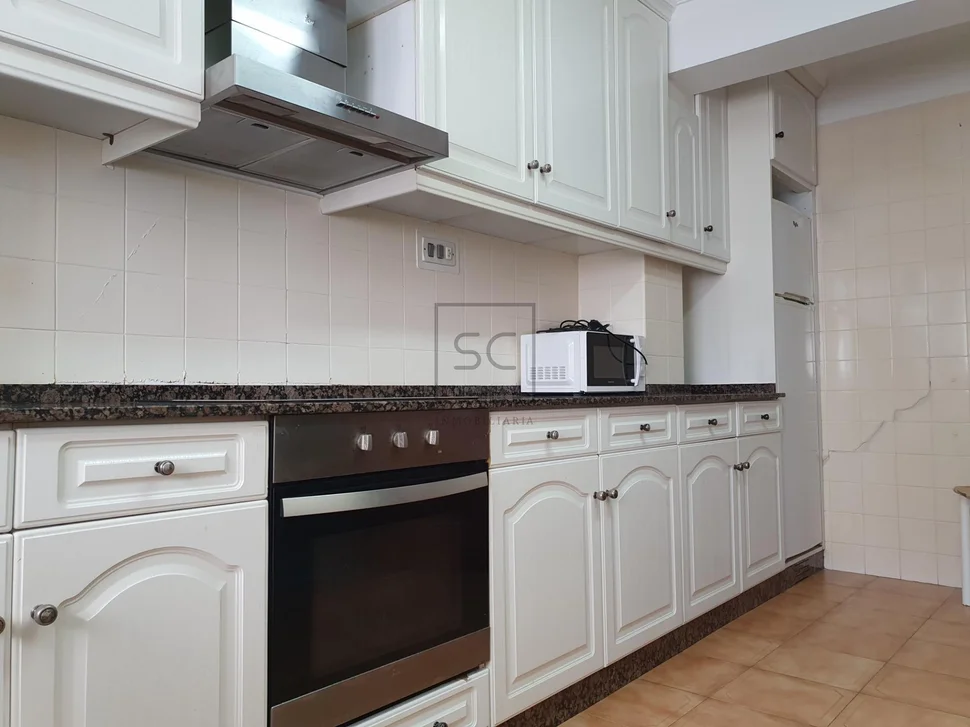 Piso con una pequeña terraza