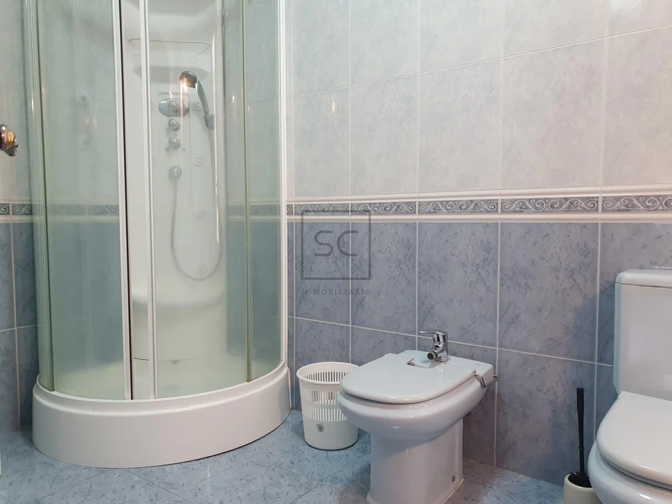 Piso con una pequeña terraza