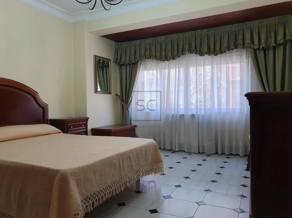 Piso con una pequeña terraza