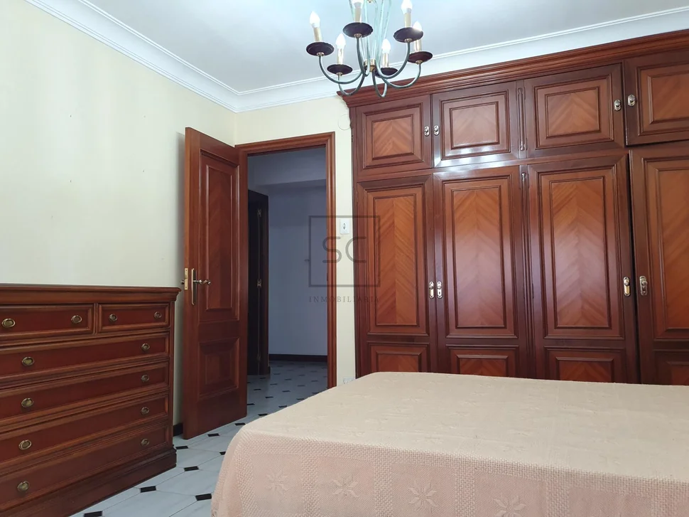 Piso con una pequeña terraza