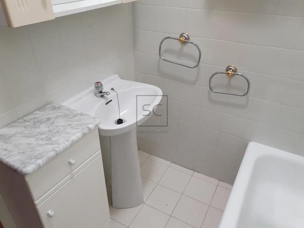 Piso con una pequeña terraza