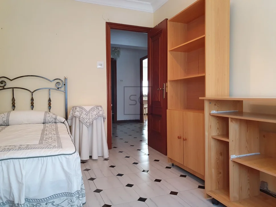 Piso con una pequeña terraza