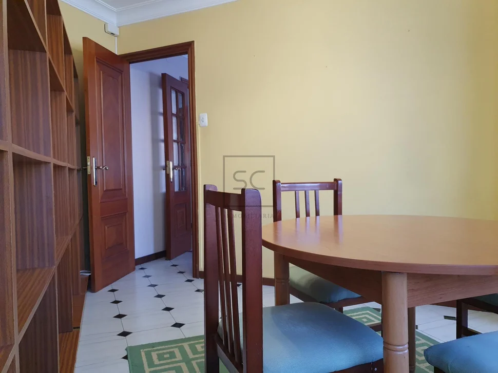 Piso con una pequeña terraza