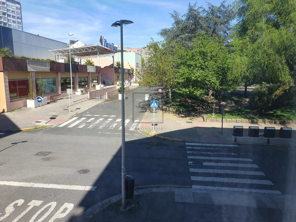 Piso con una pequeña terraza