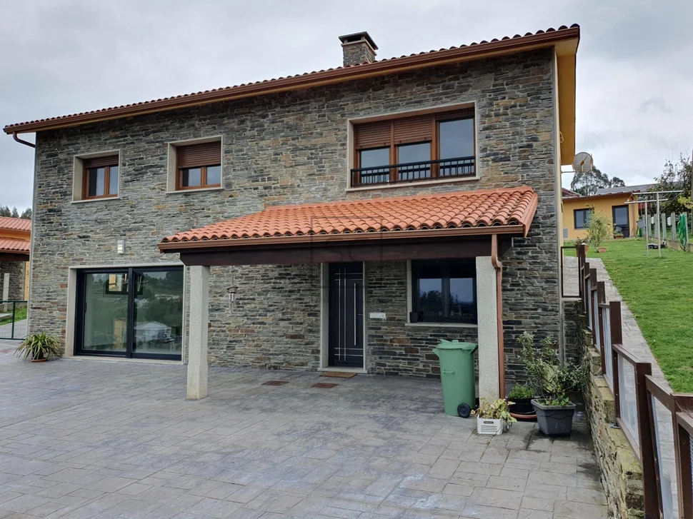 Chalet con bodega y vistas a la ría