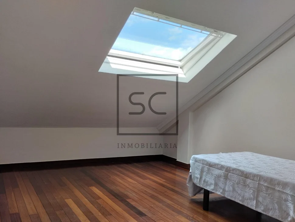 Luminoso dúplex en bertamiráns