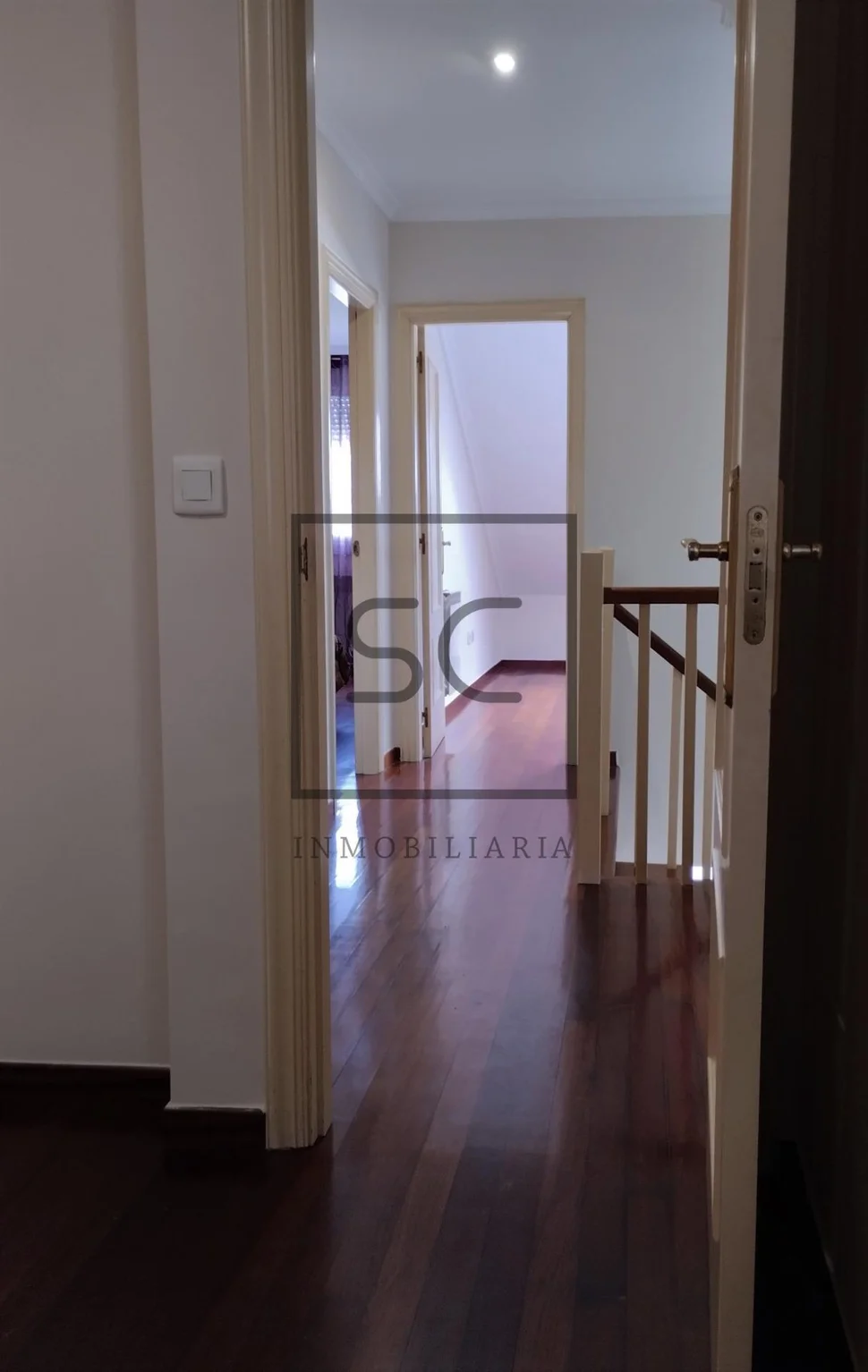 Luminoso dúplex en bertamiráns