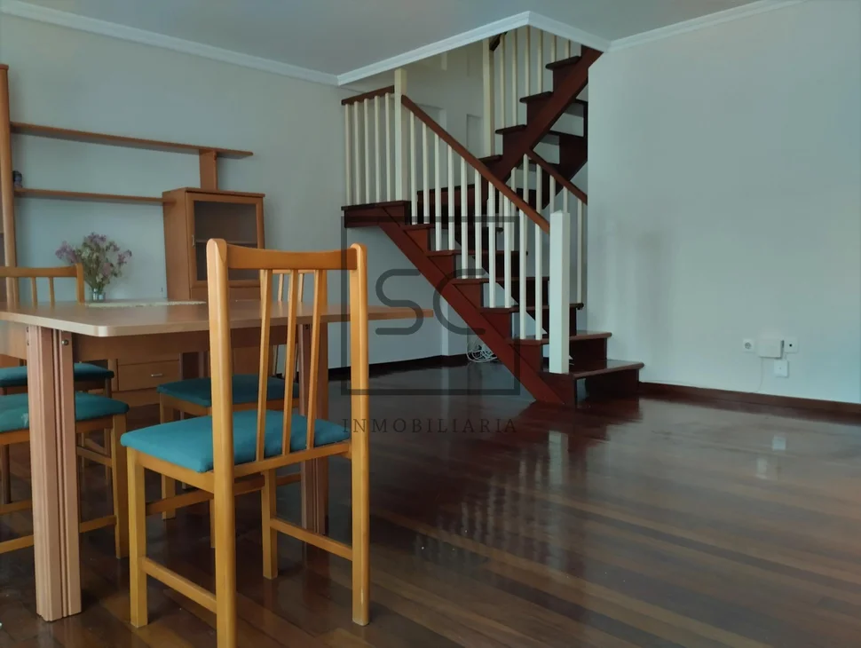 Luminoso dúplex en bertamiráns