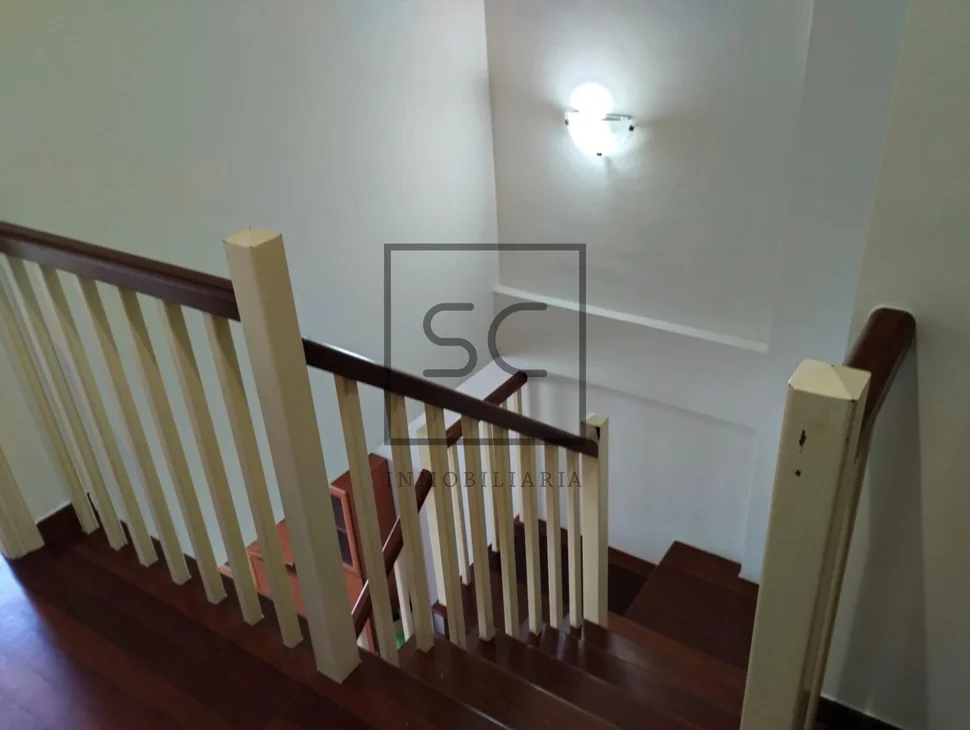 Luminoso dúplex en bertamiráns