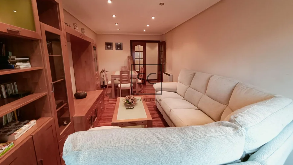 Luminoso piso con 3 habitaciones