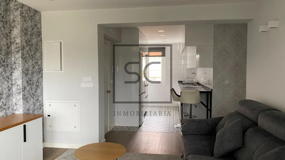 Piso luminoso recién reformado totalmente equipado y amueblado listo para entrar a vivir