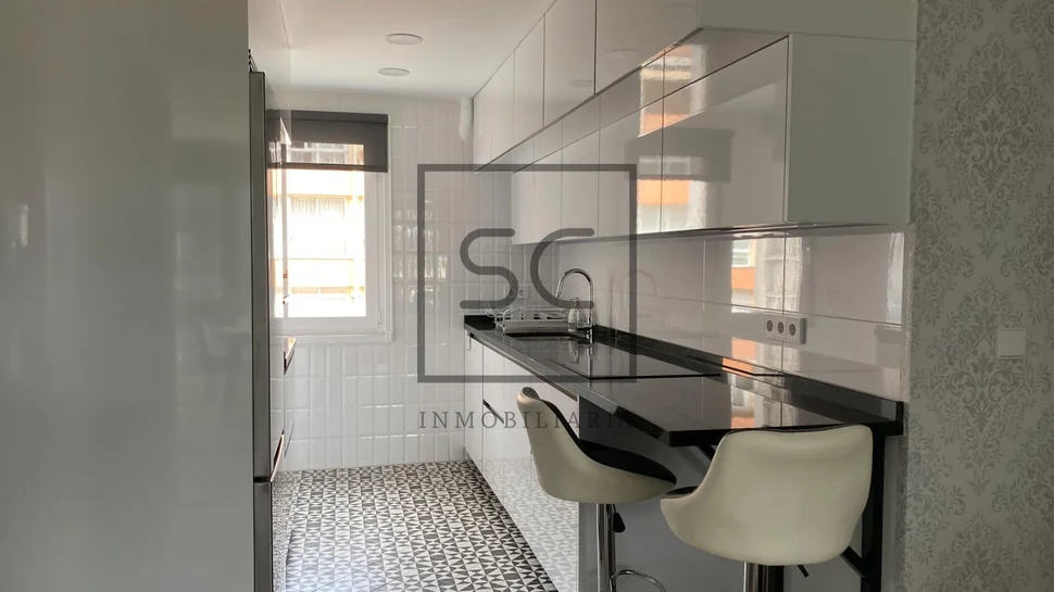 Piso luminoso recién reformado totalmente equipado y amueblado listo para entrar a vivir