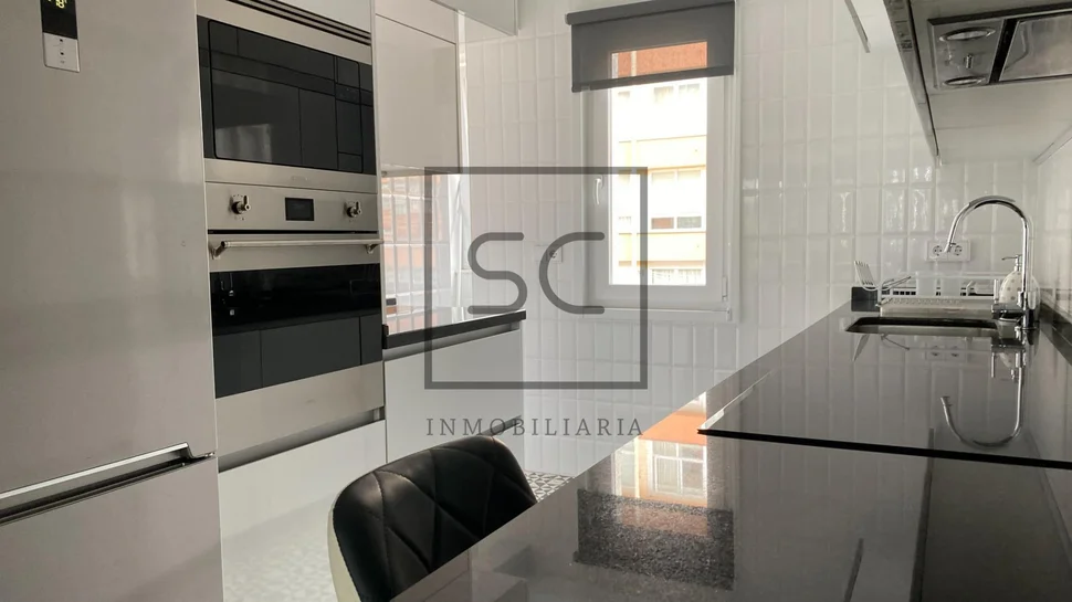 Piso luminoso recién reformado totalmente equipado y amueblado listo para entrar a vivir