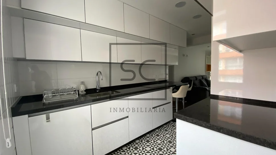 Piso luminoso recién reformado totalmente equipado y amueblado listo para entrar a vivir