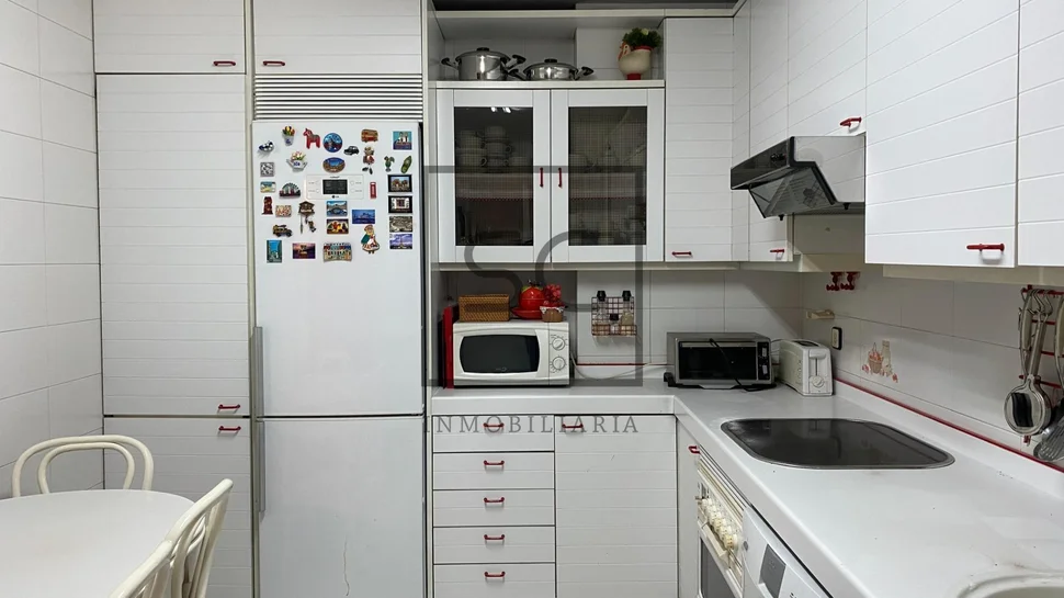 Fantástico piso con 2 plazas de garaje en cuatro caminos