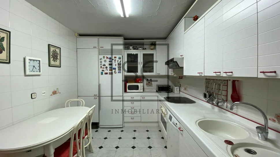 Fantástico piso con 2 plazas de garaje en cuatro caminos