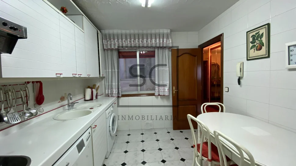 Fantástico piso con 2 plazas de garaje en cuatro caminos