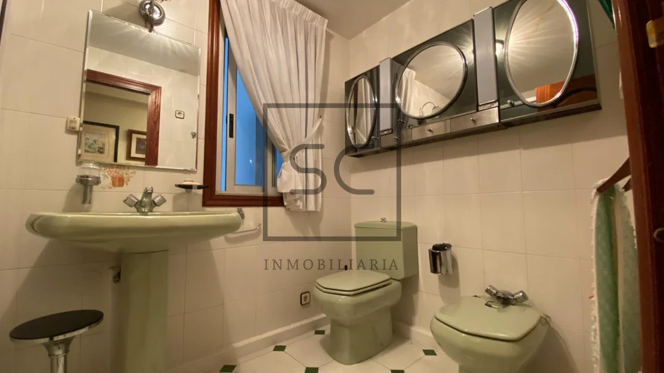 Fantástico piso con 2 plazas de garaje en cuatro caminos