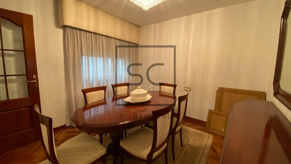 Fantástico piso con 2 plazas de garaje en cuatro caminos