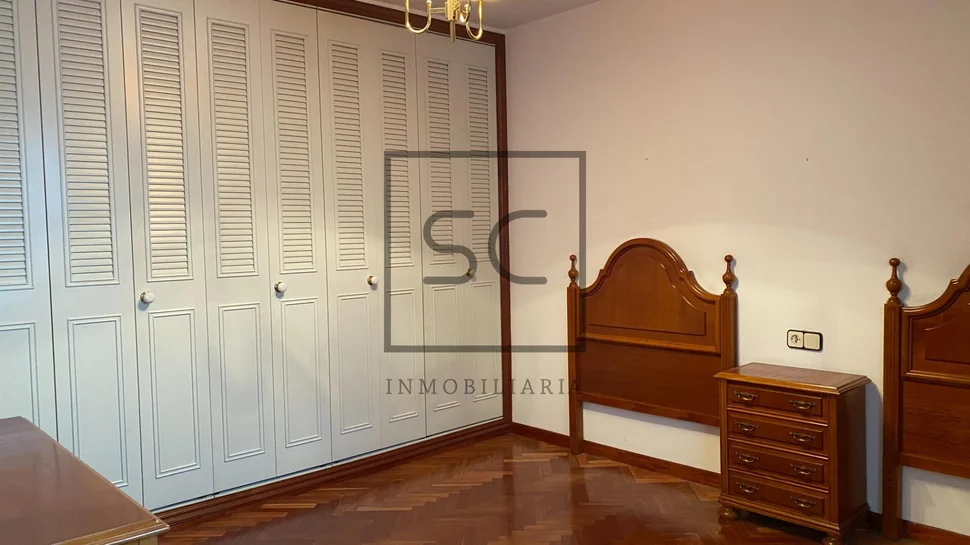 Fantástico piso con 2 plazas de garaje en cuatro caminos