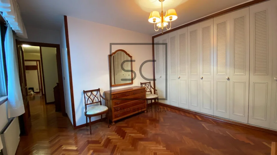 Fantástico piso con 2 plazas de garaje en cuatro caminos