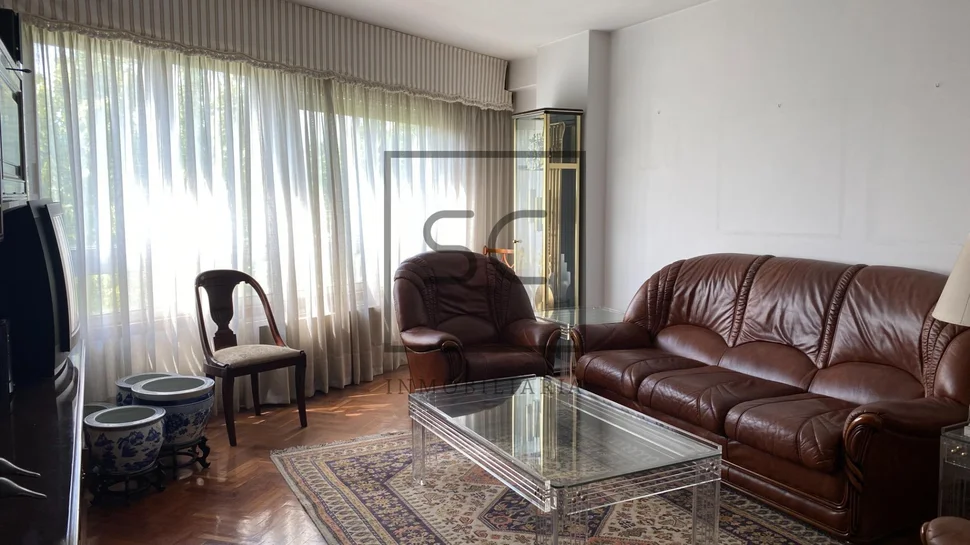 Fantástico piso con 2 plazas de garaje en cuatro caminos