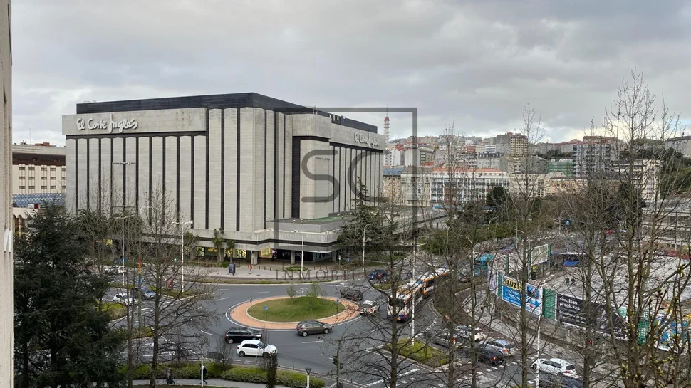 Fantástico piso con 2 plazas de garaje en cuatro caminos