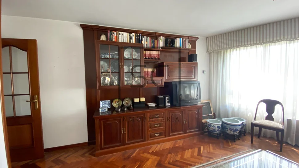 Fantástico piso con 2 plazas de garaje en cuatro caminos