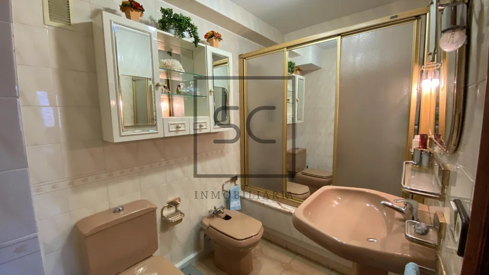 Fantástico piso con 2 plazas de garaje en cuatro caminos