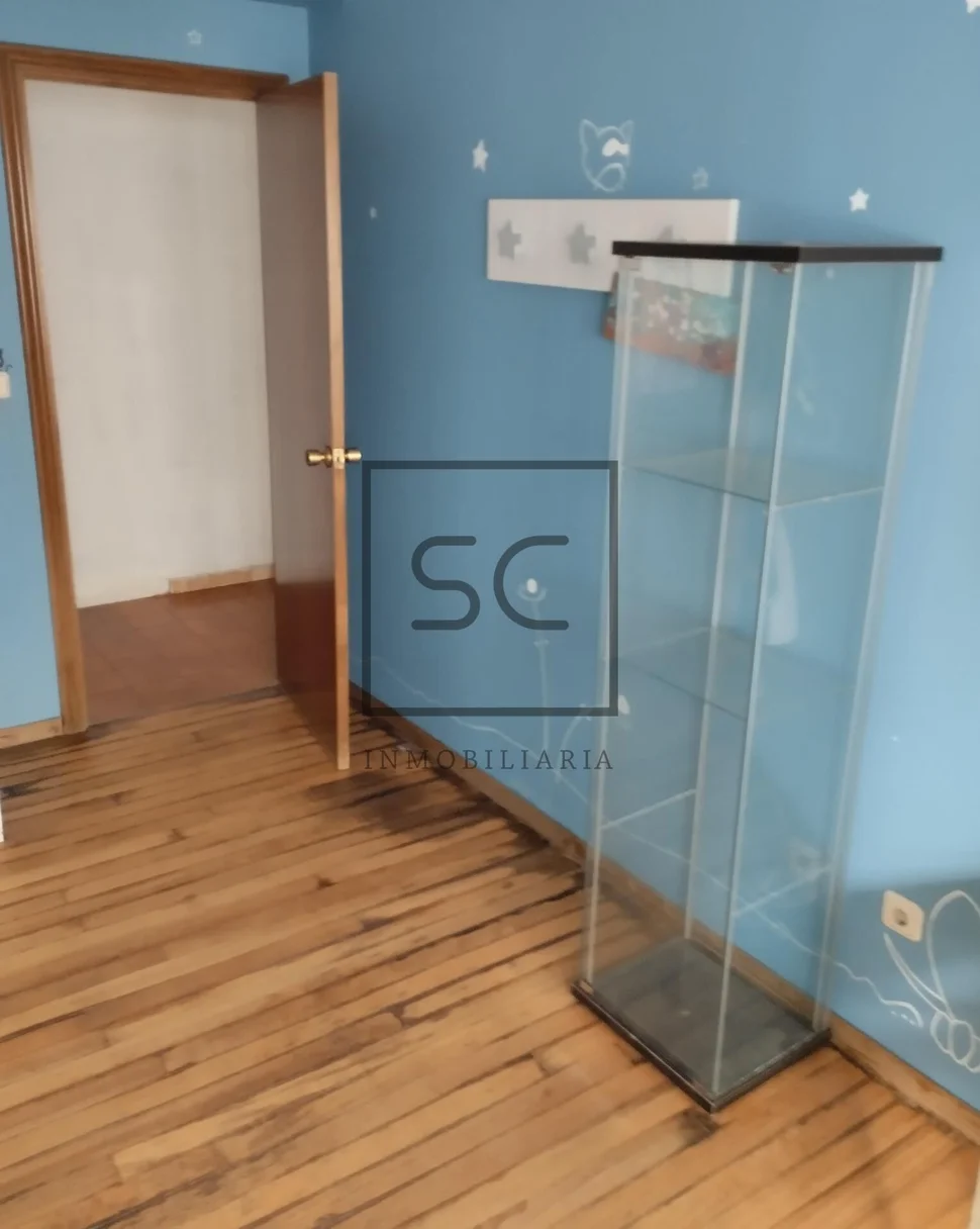 Piso amplio con ascensor, garaje y trastero en milladoiro, ames