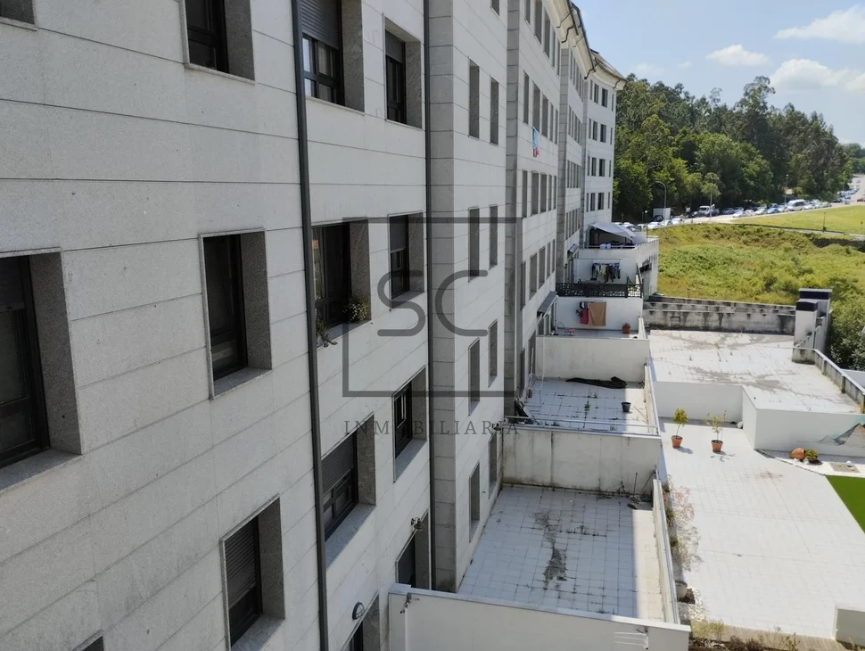 Piso amplio con ascensor, garaje y trastero en milladoiro, ames
