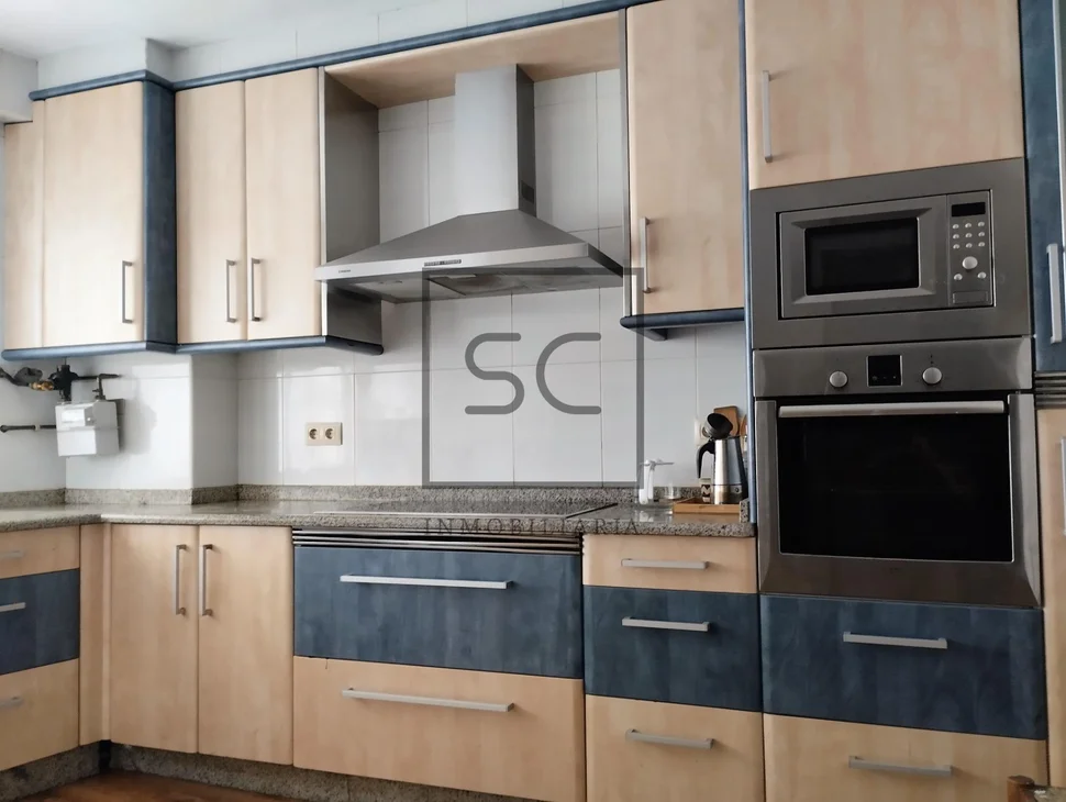 Piso amplio con ascensor, garaje y trastero en milladoiro, ames