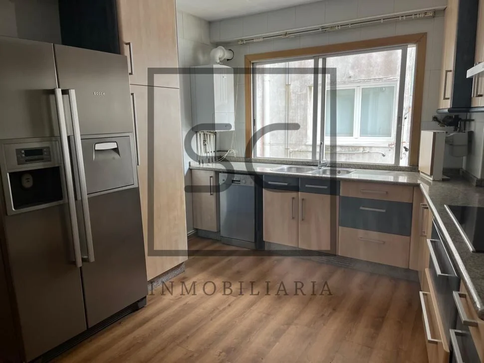 Piso amplio con ascensor, garaje y trastero en milladoiro, ames