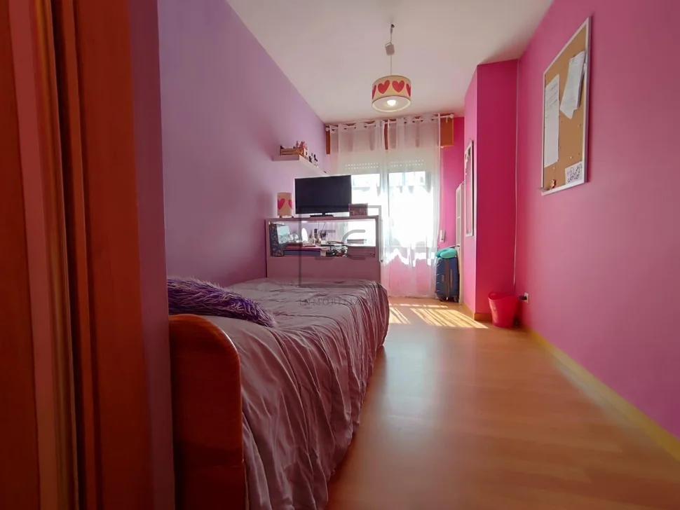 Amplio piso con terraza cubierta en jubia, narón