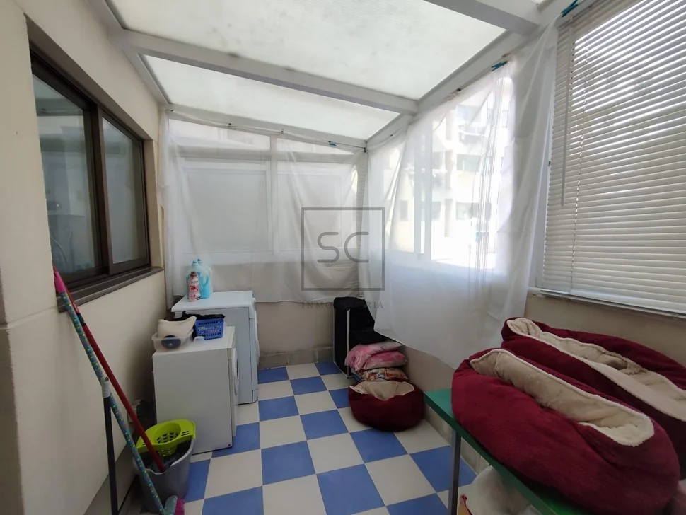 Amplio piso con terraza cubierta en jubia, narón