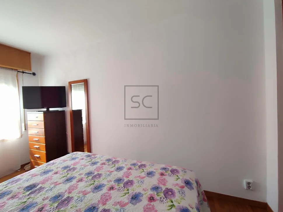 Amplio piso con terraza cubierta en jubia, narón