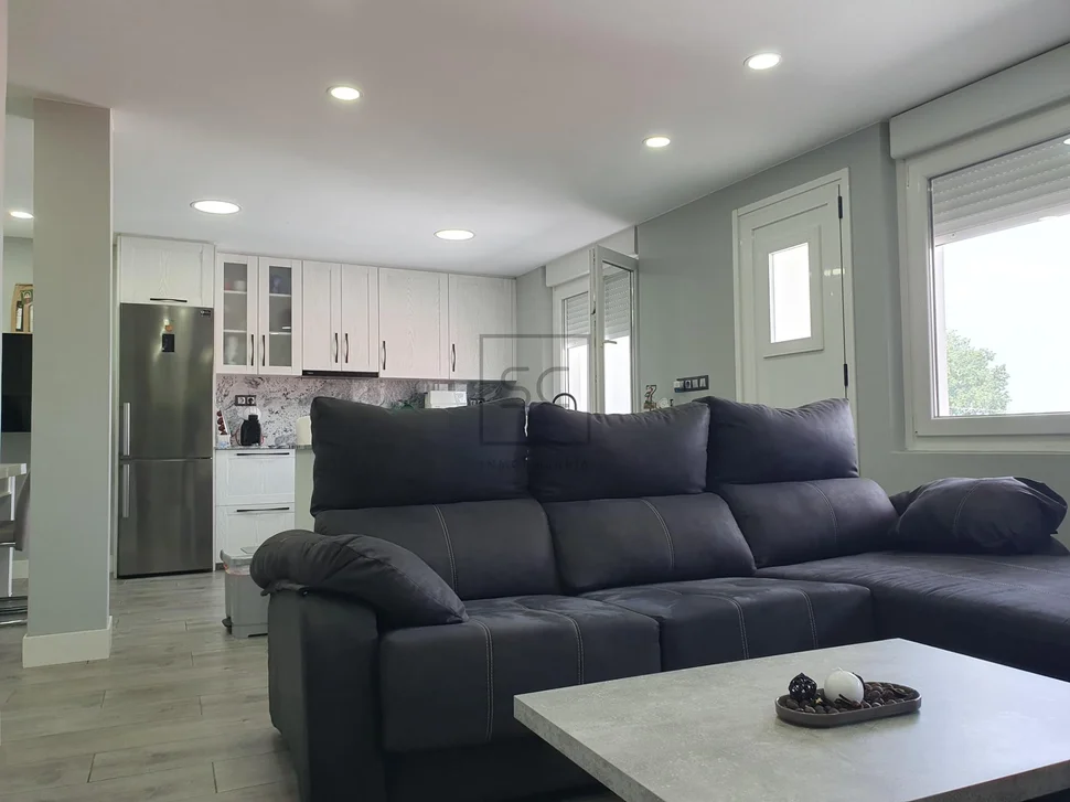 Pareado con terraza finca y bodegas en catabois, ferrol