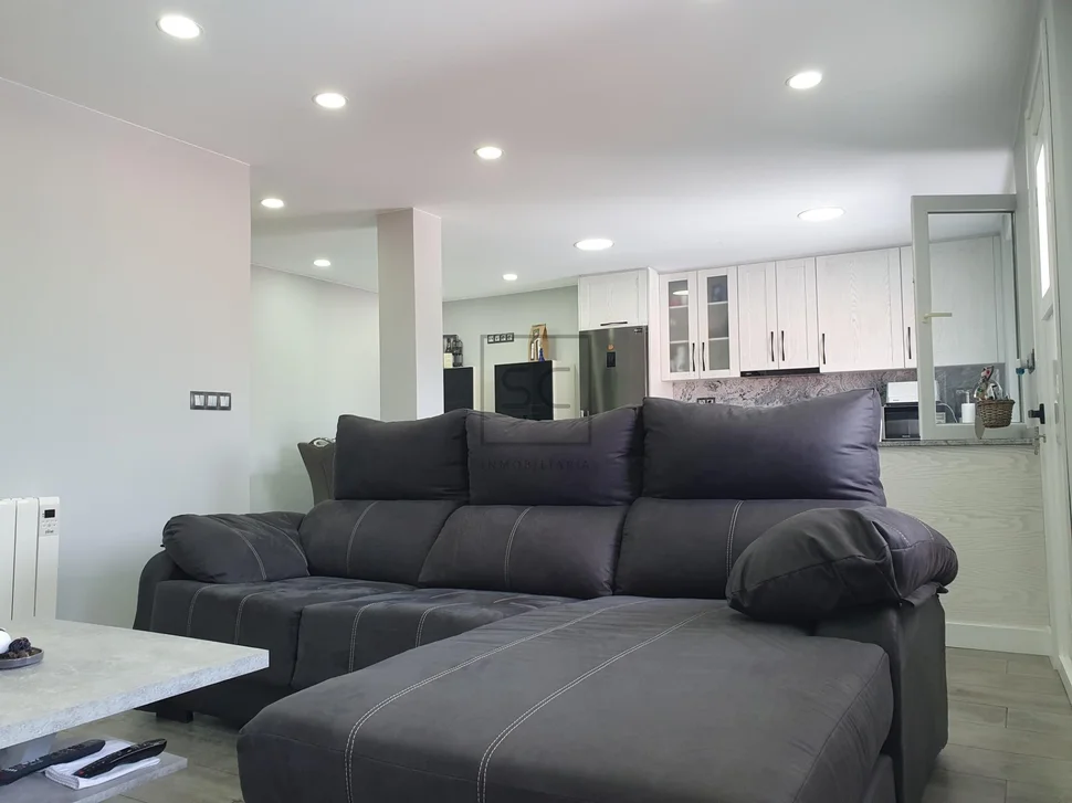 Pareado con terraza finca y bodegas en catabois, ferrol