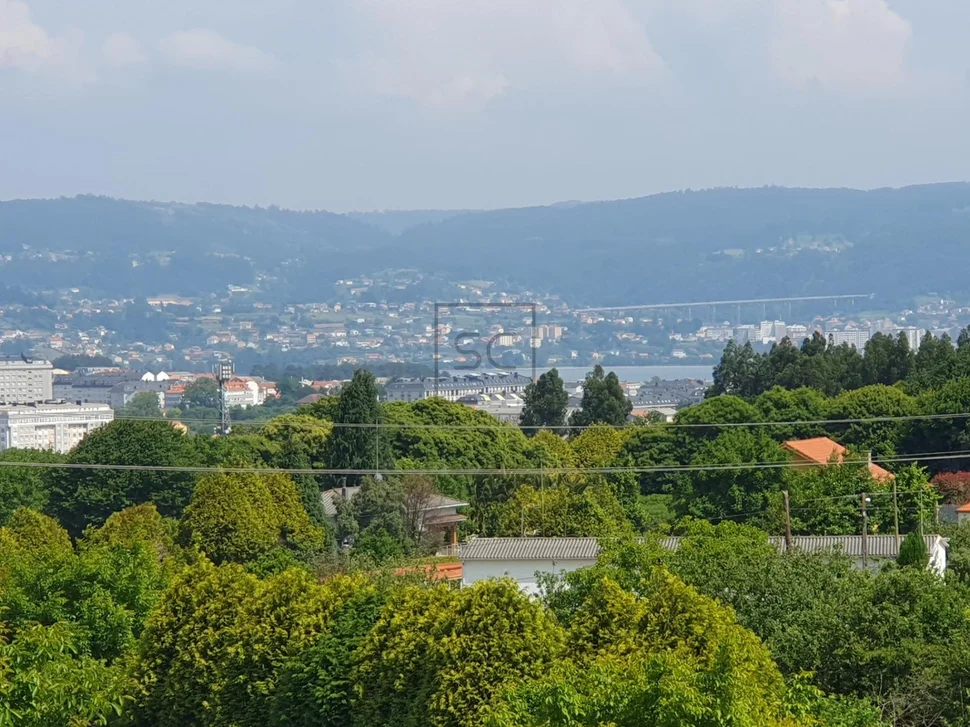 Pareado con terraza finca y bodegas en catabois, ferrol