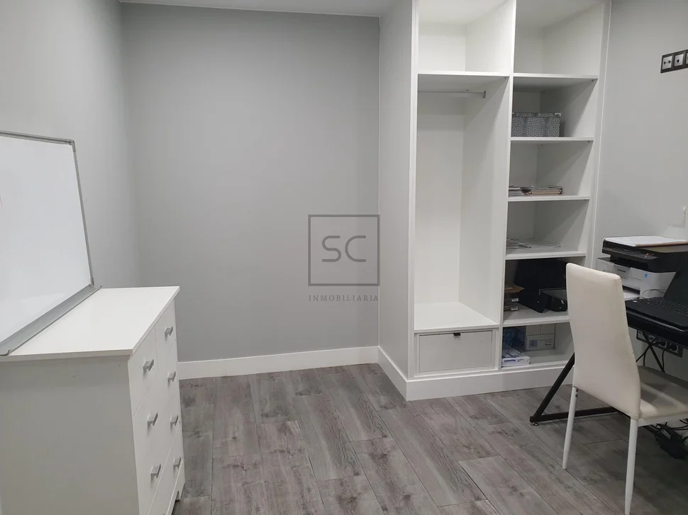 Pareado con terraza finca y bodegas en catabois, ferrol