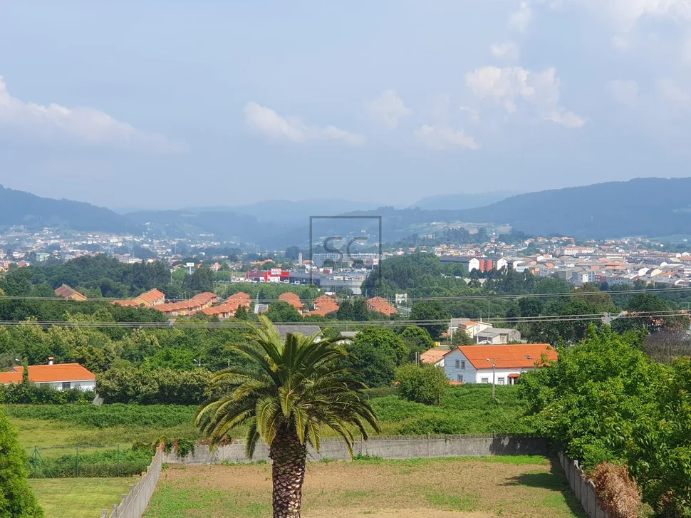 Pareado con terraza finca y bodegas en catabois, ferrol